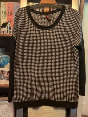 Yoki Black and White Crewneck Sweater